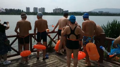 6月22日，下午2点左右，四川省达川游泳协会来汉旅游，与汉中白帆游泳群的冬泳爱好者一起畅游汉江。#一路行摄
