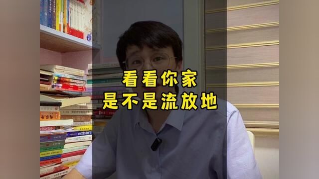 王昌龄被炒,李白送他一首诗,说了一句“我寄愁心与明月,随风直到夜郎西”,没想到最后自己真的被发配到夜郎去了,原谅我不厚道的笑了