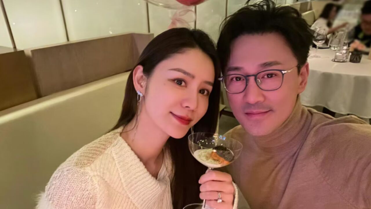 林峯张馨月庆祝结婚四周年 两人幸福举杯自拍