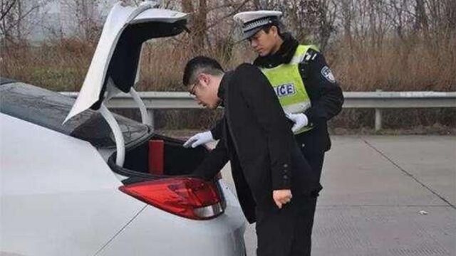 交警严查私家车,车上请勿携带这4件物品!否则一律扣12分!