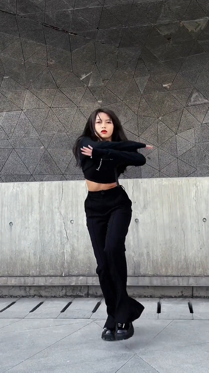 现在发不算晚吧#imnotcool#hyuna#泫雅#imnotcool野马舞