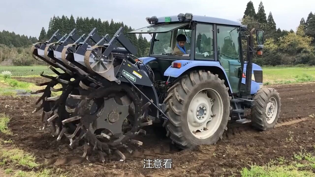 日本人是如何高效松土的?一台机器开过去,荒地立马变良田#涨知识#科普一下_高清1080P在线观看平台_腾讯视频