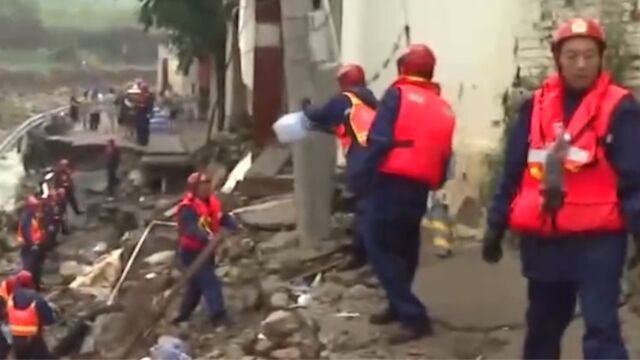 北京道路和通信中断,消防驰援门头沟桑峪村