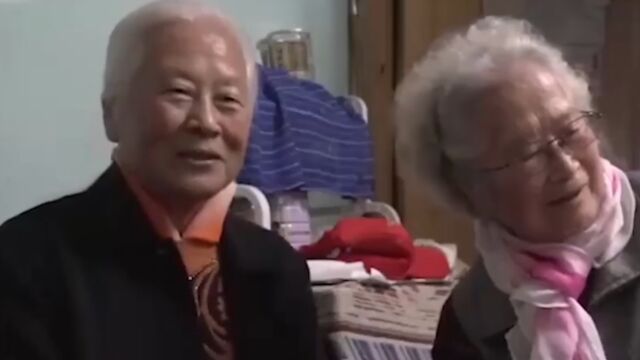 79岁老人爱网购,家里大小东西几乎都网购,欢乐多又多