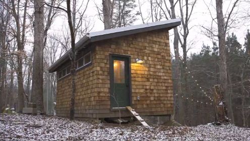 布鲁斯建了一栋森林度假木屋