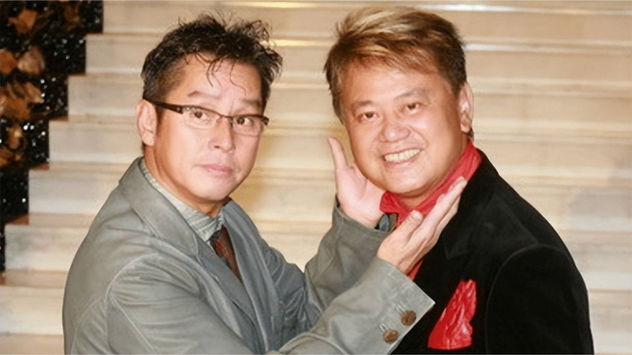 73岁谭咏麟新疆庆生,陈百祥发视频祝福,两人现场合唱《上海滩》