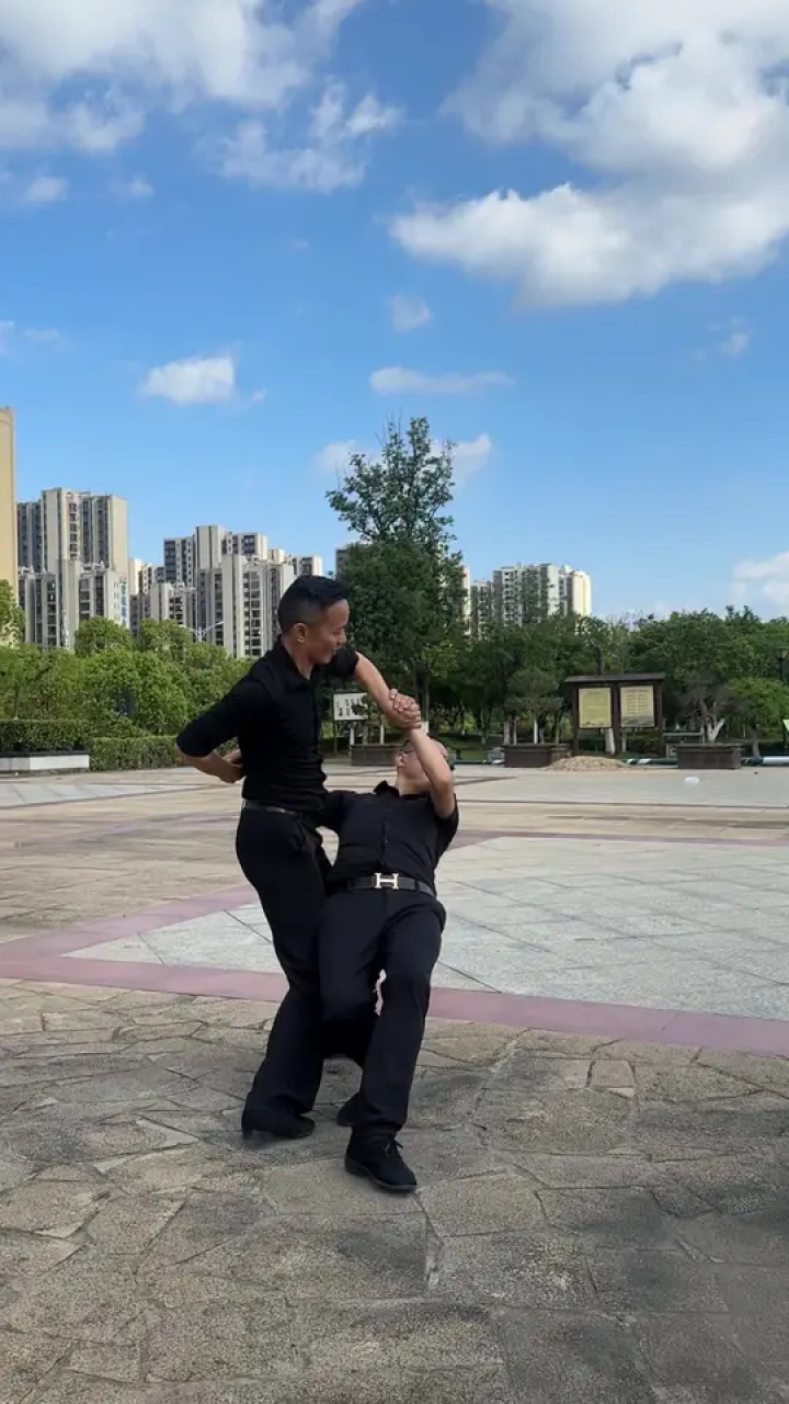 《三步踩》双人舞#交谊舞#广场舞#因为热爱所以坚持 #跟着节奏嗨起来