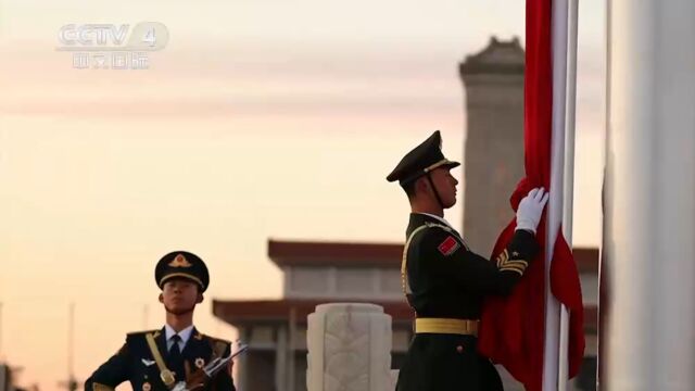 升旗手不仅是众人瞩目的焦点,同时也承受着最大的压力,不能有一丝一毫的失误