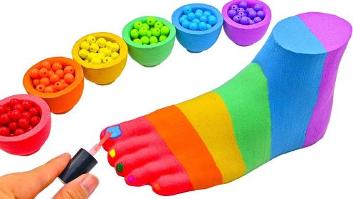 太空沙制作七色彩虹足，再涂上五种颜色的指甲油，简直太好看了吧