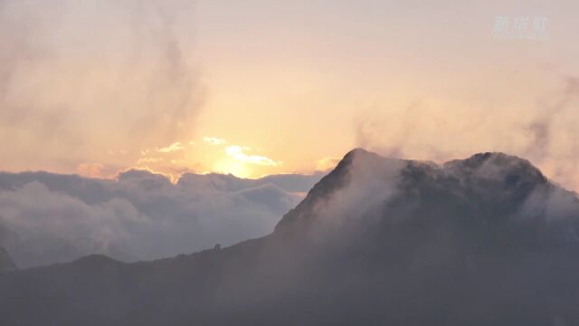 西岳华山:冬日晚霞映群峰