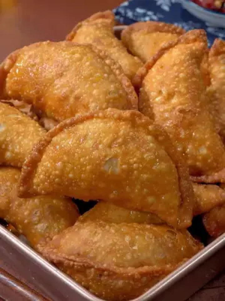 榨菜角这样做表皮酥脆,皮薄馅多,简单又好吃#美食#在家做美食 #炸菜角