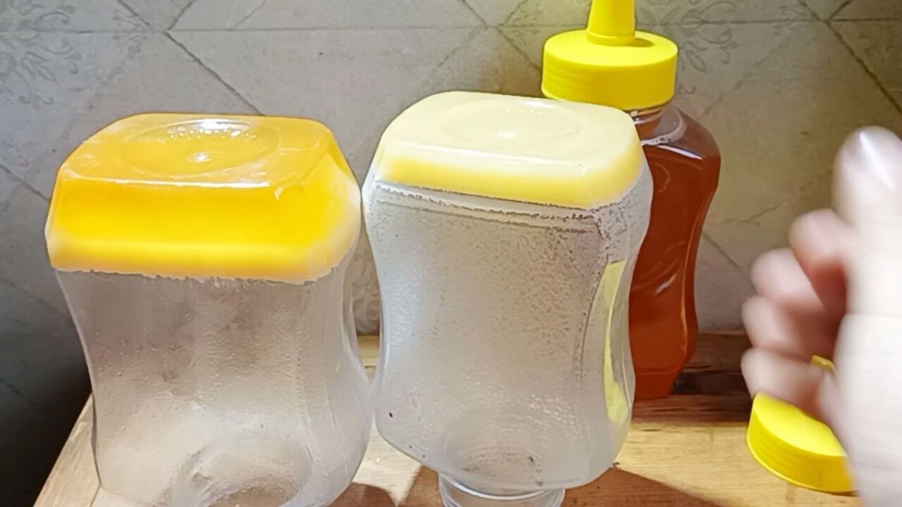 掺了白糖的蜂蜜什么样(放白糖的蜂蜜是怎么样的)