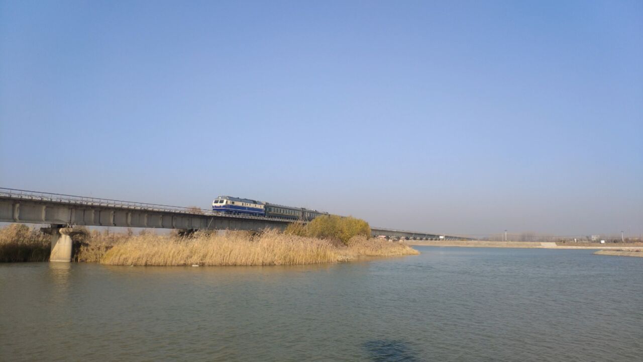 df11牵引检测车组通过新长线新沂河大桥接触网检测车降弓