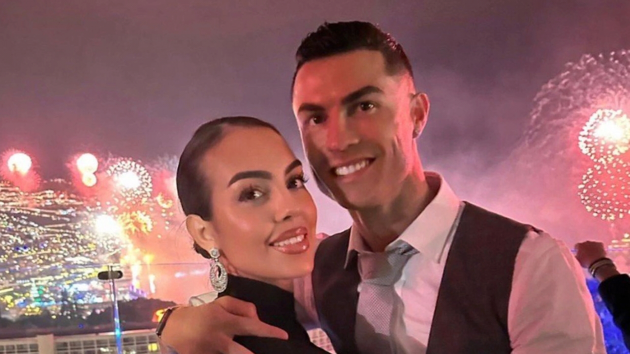 c罗和女友乔治娜狂欢迎接2024新年相识7年两个人依然没有结婚