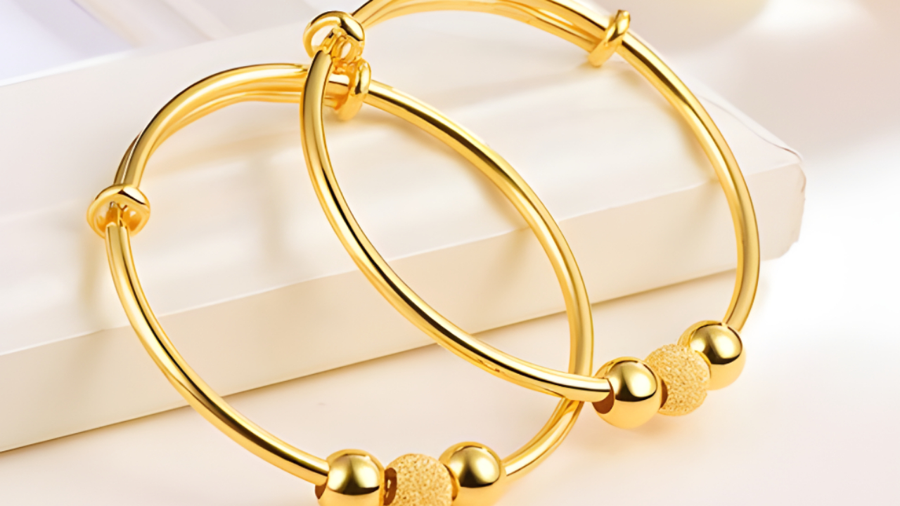 1岁半小女孩手上金手镯在超市被撸下盗走被告获刑9个月罚款5千