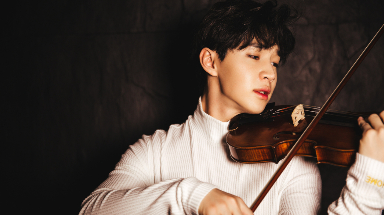 刘宪华回家被催婚,奶奶关心他什么时候结婚,他把奶奶挂网上