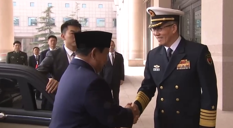 董军同印度尼西亚当选总统,国防部长举行会见