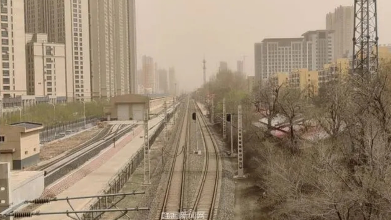 沙尘暴黄警!京津冀局地有扬沙或浮尘