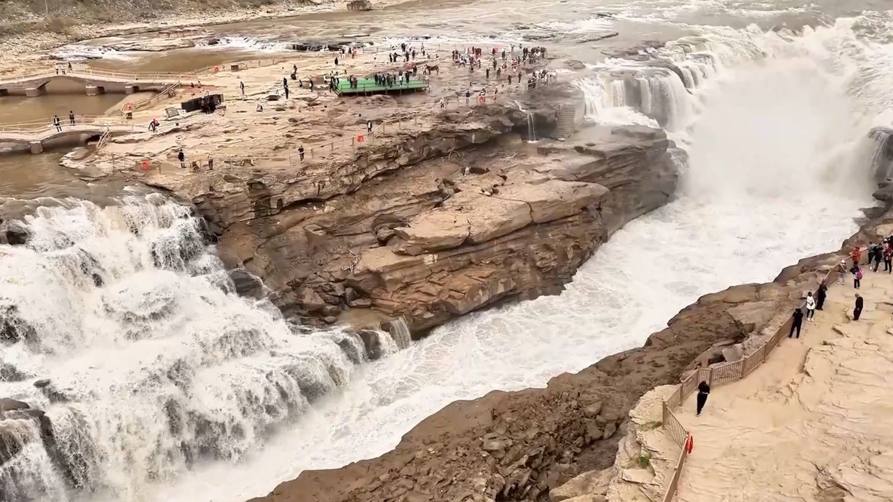 航拍:黄河壶口瀑布现清瀑飞流美景 画面蔚为壮观