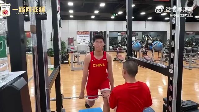 中国篮球之队:女篮领队王芳5月5日至今一直与球队在一起备战奥运
