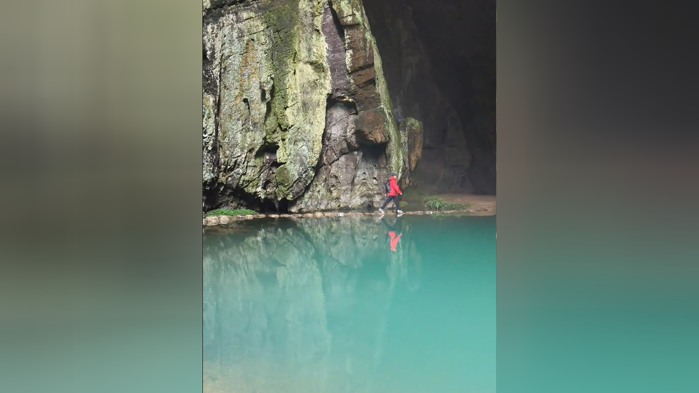 郴州十龙潭"溶洞秘境",潭水绿如翡翠,目前免费,适合徒步,游玩注意防滑