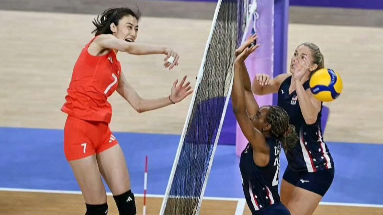 李盈莹王媛媛救命了!女排3:2险胜美国击碎迷雾,蔡斌呆板险输球