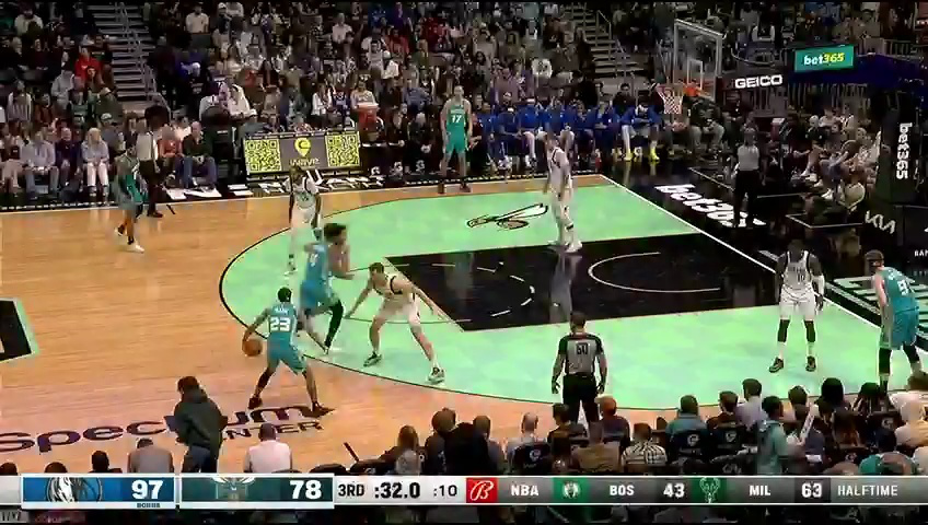 nba常规赛:独行侠vs黄蜂第3节英文原声回放