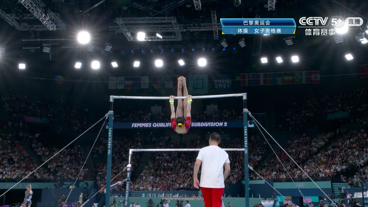 百炼成钢身体轻盈如雪花飘落 张怡涵高低杠拿到14.70分