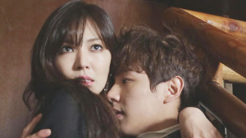 养眼夫妇拍画报秀恩爱