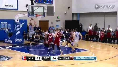 《NBA全场集锦》【扣篮】韦尔斯撞飞对手送妙传 艾伦森擎天战斧劈扣