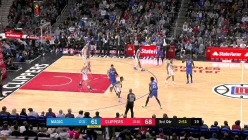 《NBA全场集锦》【得分】波兰铁锤一脸蒙圈 武切维奇起身补篮得手