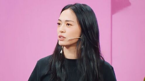 沈腾笑着泼水跪着给大哥擦衣服,姚晨嘴变小是整容了?