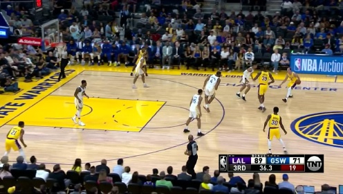 《NBA全场集锦》【扣篮】久违的魔兽的感觉 卡鲁索假投真传霍华德起飞挂筐