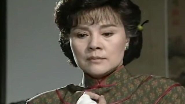 《青青河边草》第5集01:夫人以死相逼威胁傅老爷,不把“云凯”留下就跟他拼命