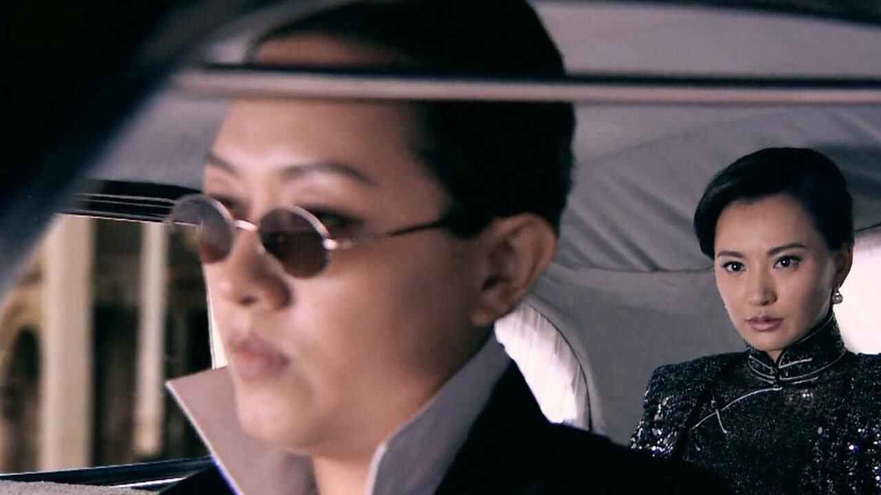 《螳螂》第16集02:代薇开车追踪同光,半路却被黄包车阻拦_高清1080p