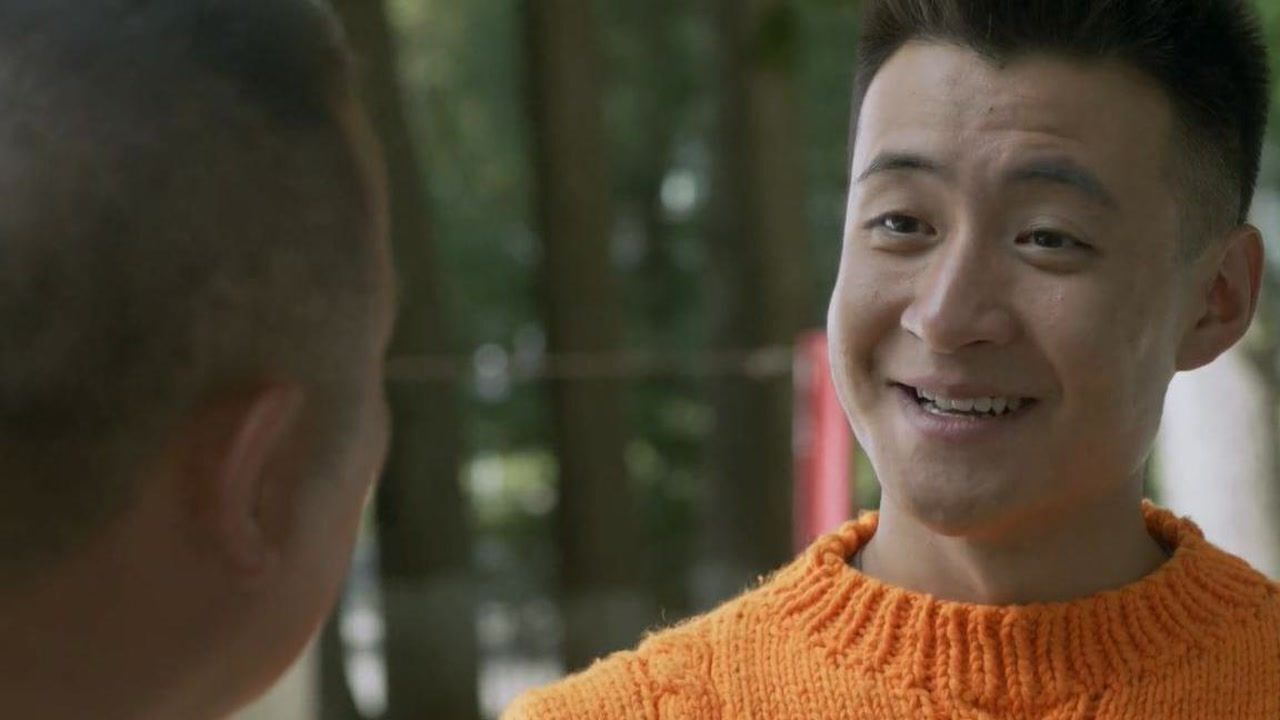 《雪域雄鹰》第19集01:乔二穿上左佐给荣宁织的毛衣,朝多吉显摆_高清