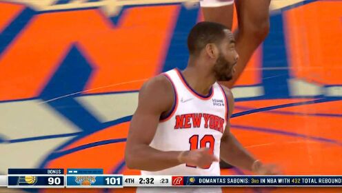 《NBA全场集锦》伯克斯眼疾手快送香饼 罗宾逊心领神会空接反扣