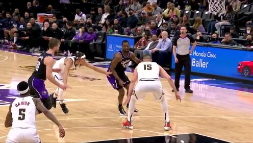 《NBA全场集锦》就是这么丝滑！巴恩斯人缝闪转腾挪突破上篮轻松得手