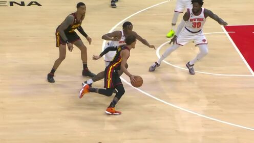 《NBA全场集锦》到我表演了！特雷杨秀隆多式假传动作攻筐得手