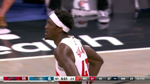 《NBA全场集锦》背后危险袭来竟不知 小特伦特抢断反击上篮一条龙