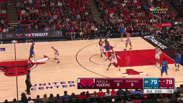 闲庭信步无解突破 亚历山大以一敌三打穿禁区