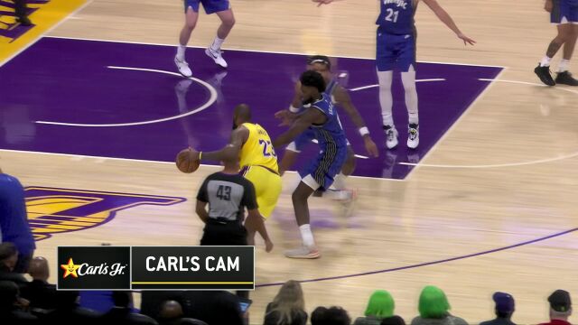 开始发力！老詹末节伊始发威连续突破攻筐得手