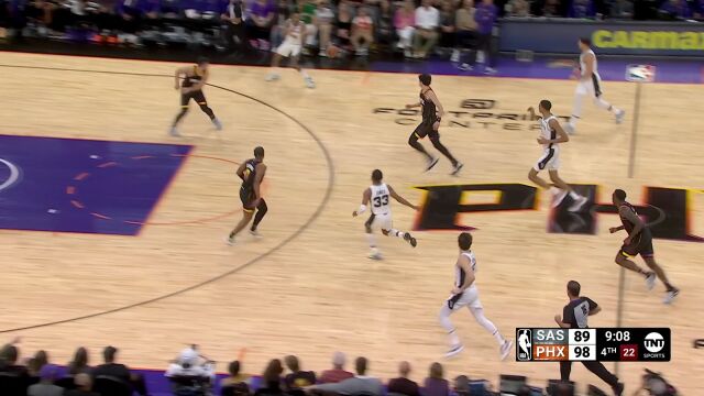 抬手就离筐不远了！文班神兵天降抢板上篮炸裂全场