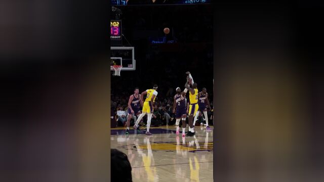 詹眉配合如丝顺滑 浓眉手递手詹姆斯弧顶三分洞穿球网