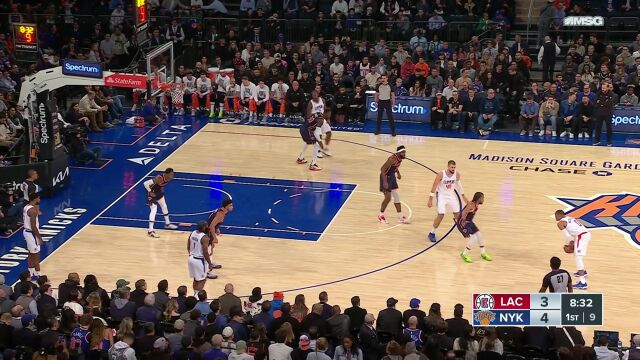 场上状态最好的人 威少展现高效进攻连续轰下5分