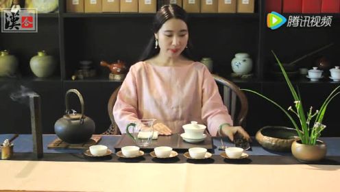 最美茶艺师讲茶 连大牌明星都跟她学茶道