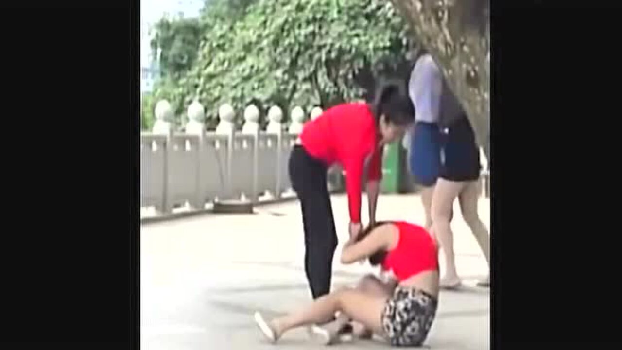 原配就是狠！对待小三扒衣脱裤绝不手软_高清