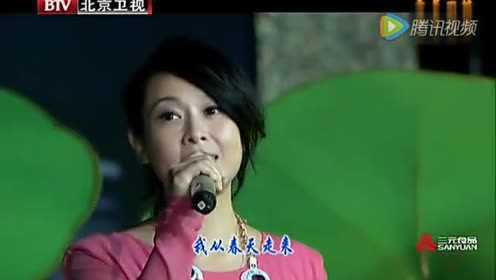 刘若英演唱经典歌曲《为爱痴狂》