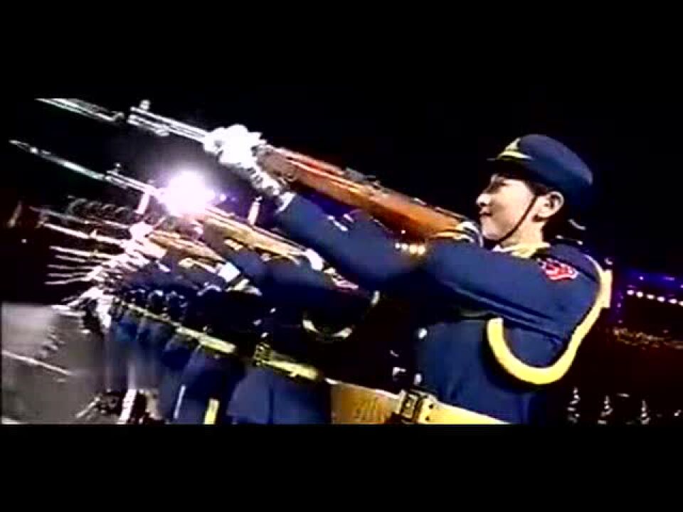 中国仪仗队国外操枪表演，老外掌声就没停过！_高清1080P在线观看平台_腾讯视频