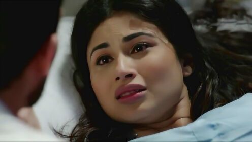 蛇女本想告诉丈夫人和蛇生孩子的区别,结果被护士抱着孩子打断了